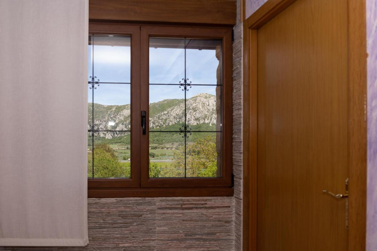 Legaire Etxea Guest House Ibarguren Bagian luar foto